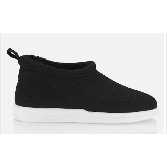 Lusso Cloud Guru Sherp Waffle Knit Chukka Sneakers in Black - Picture 2 of 9